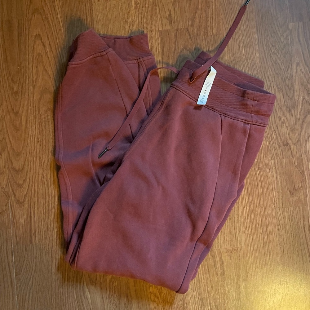 Lululemon jogger size 4